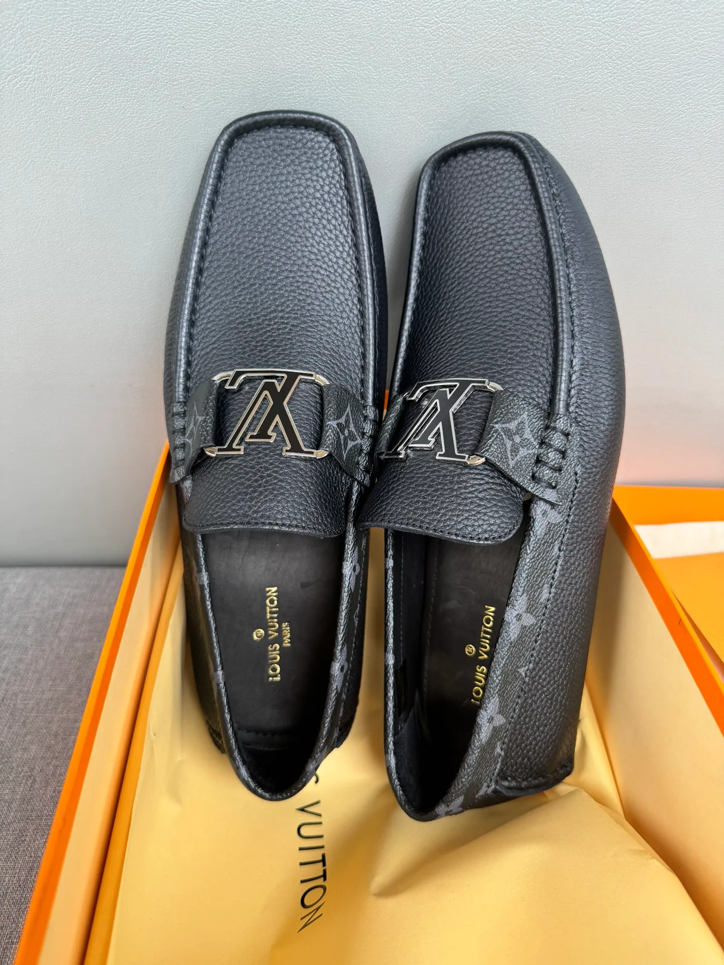 Batch 740💰[strong][strong][strong] Original order quality, new models at the counter, LV Louis Vuitton counter new models, handmade men's driving shoes, bean shoes, slip-on shoes, lazy shoes, exquisite hand-stitching, workmanship details comparable to the counters, Italian imported pebbled cowhide, water-dyed cowhide lining, sweat-absorbent and deodorant, black, 39-44 in large quantities in stock (38, 45 custom-made)